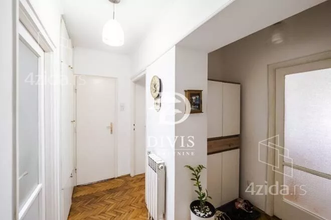 Četvoroiposoban stan | 4zida