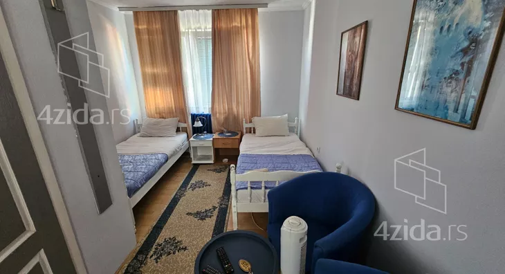 Poslovna zgrada | 4zida