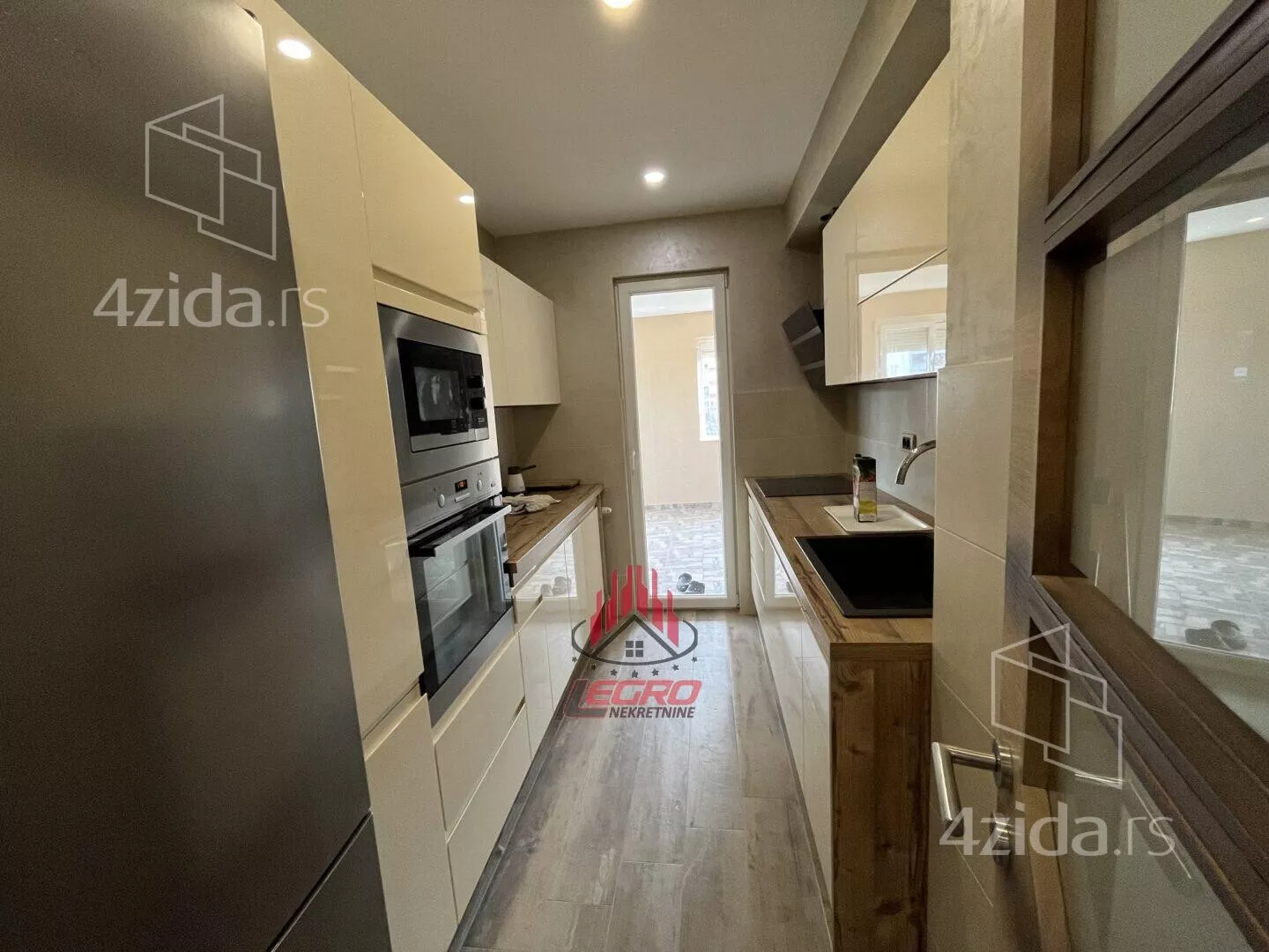 Petoiposoban stan | 4zida