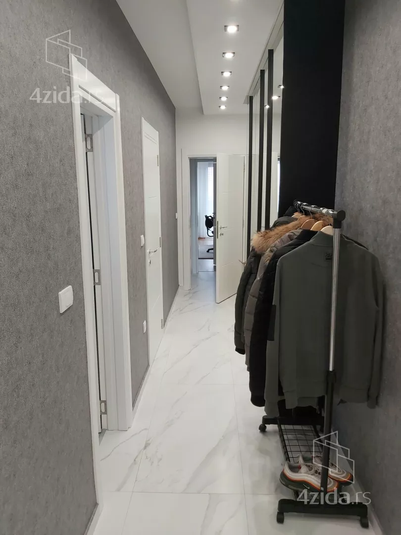 Petosoban stan | 4zida