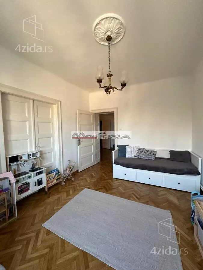 Četvoroiposoban stan | 4zida