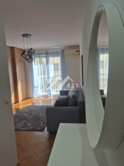 Lasla Gala | 4zida.rs