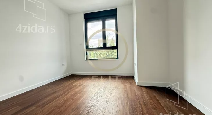 Šestosoban stan | 4zida