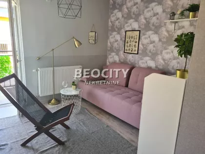 Trg Mladenaca | 4zida.rs