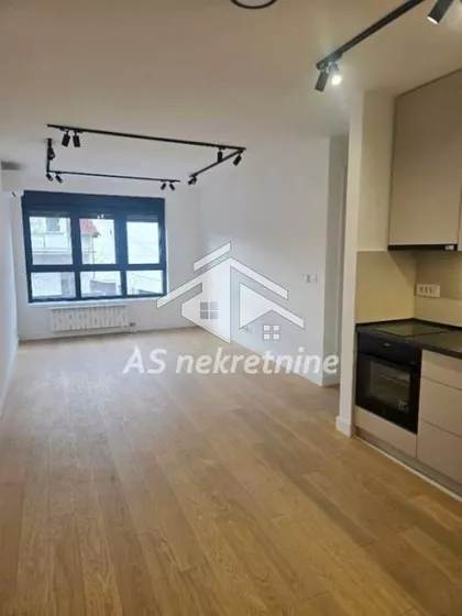 Autokomanda | 4zida.rs