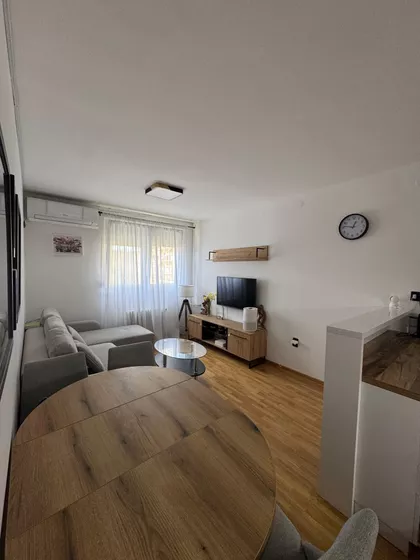 Ivana Mičurina | 4zida.rs