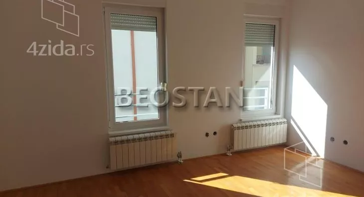 Šestosoban stan | 4zida