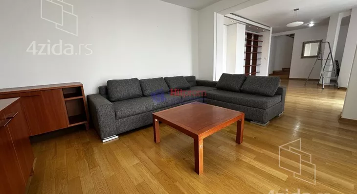 Šestosoban stan | 4zida