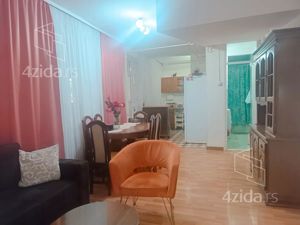 Troiposoban stan | 4zida