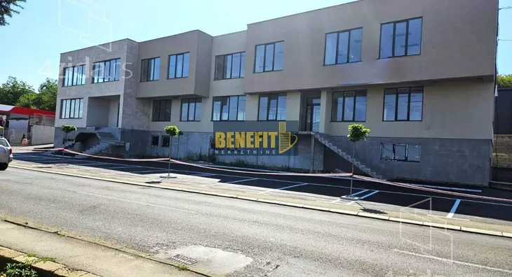 Poslovna zgrada | 4zida