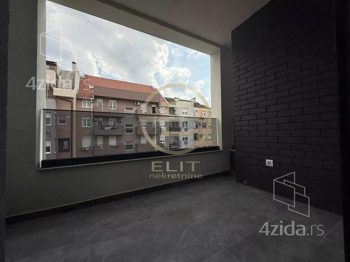 Šestosoban stan | 4zida