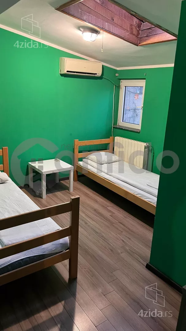 Šestoiposoban stan | 4zida