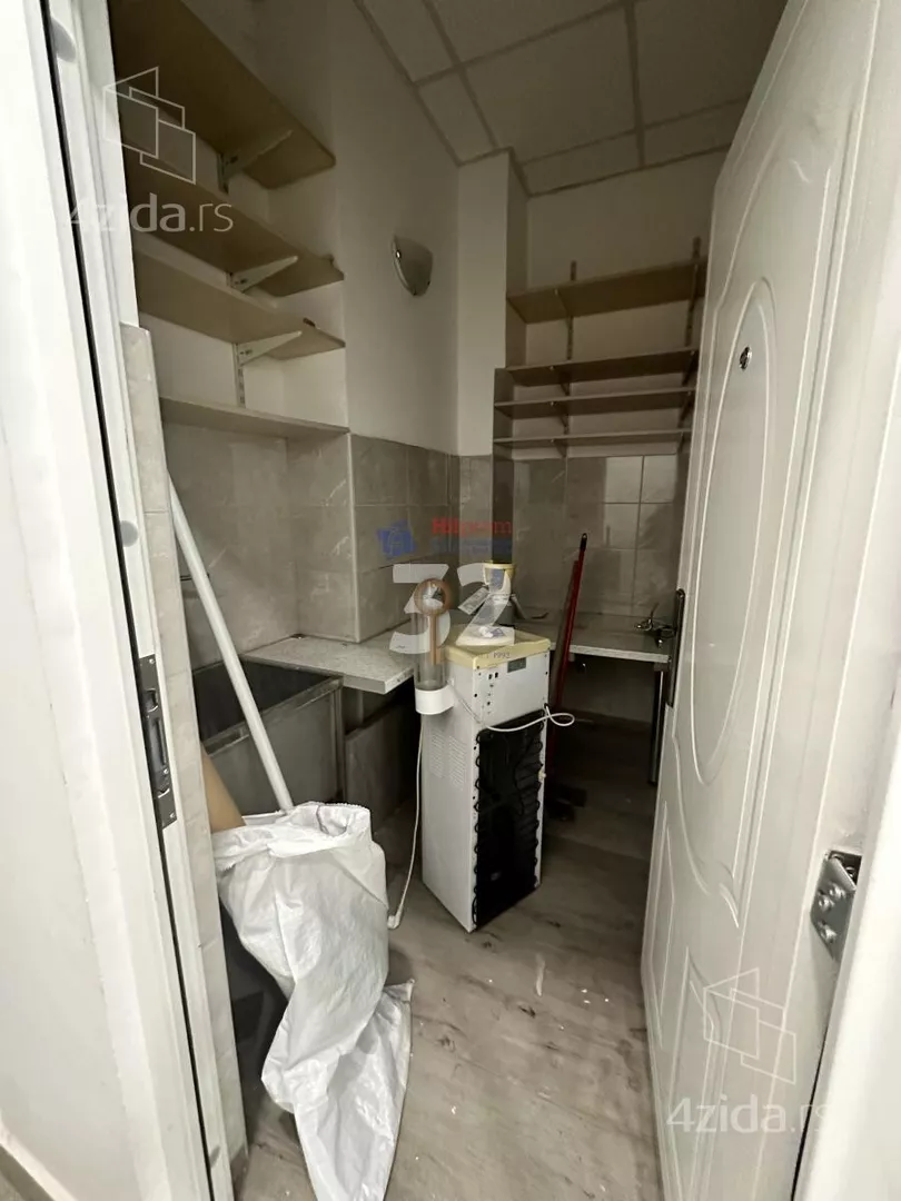 Poslovna zgrada | 4zida