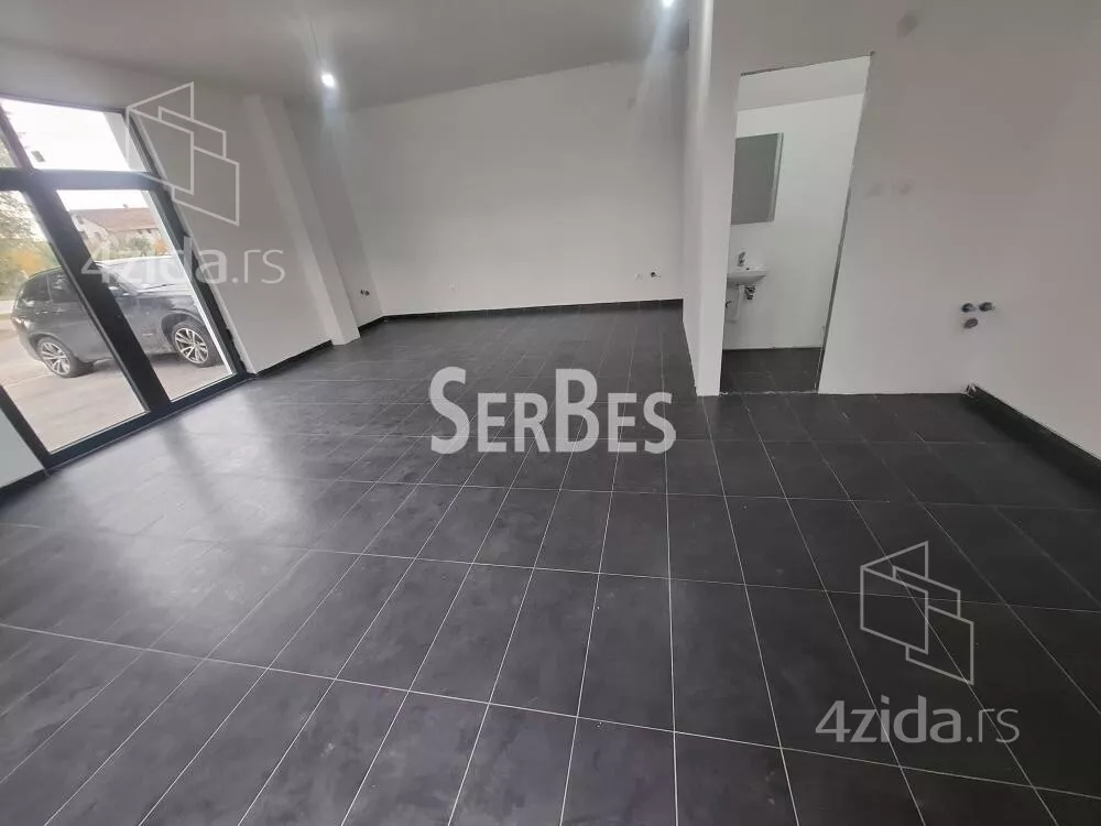 Poslovna zgrada | 4zida