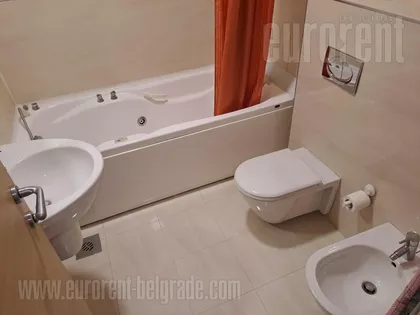 VUKOV SPOMENIK | 4zida.rs