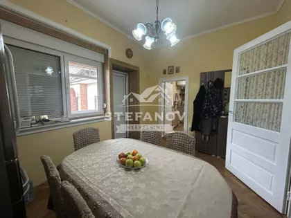 Mala Amerika | 4zida.rs