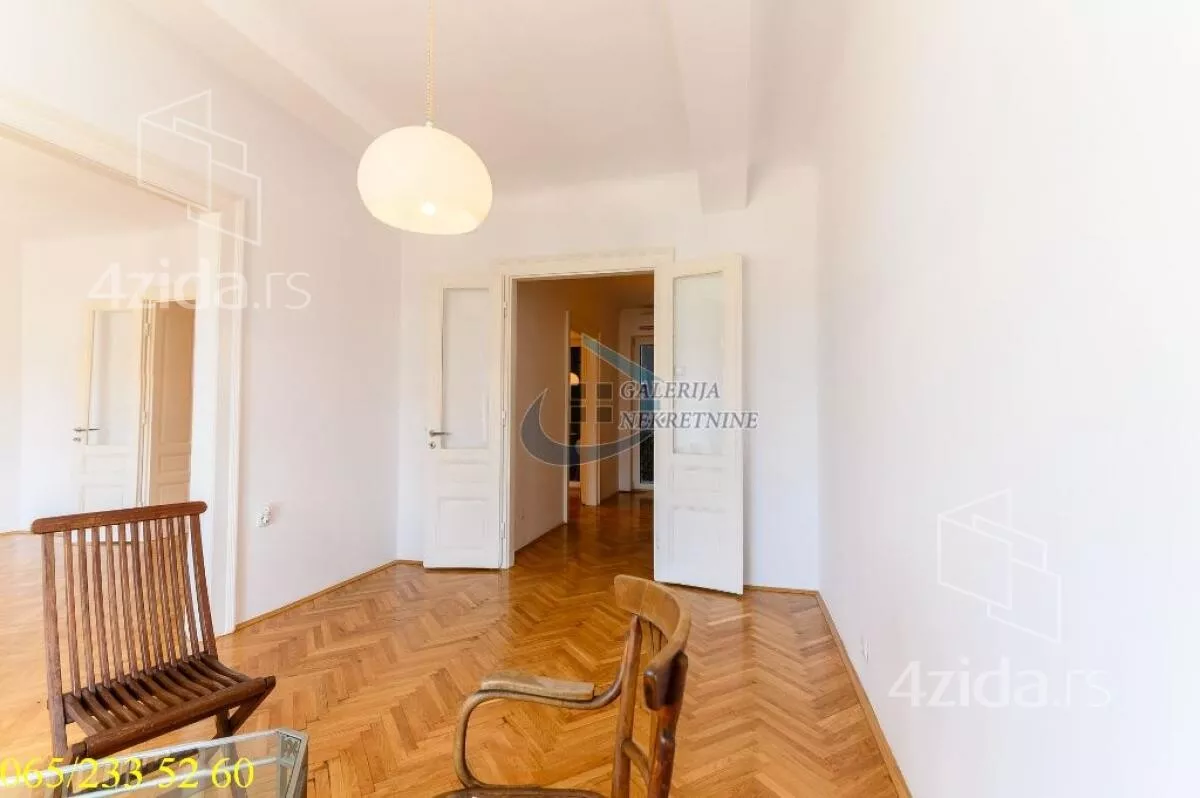 Četvoroiposoban stan | 4zida