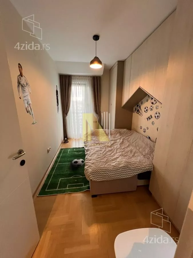 Petosoban stan | 4zida