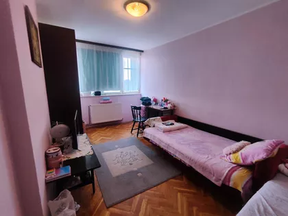 Crvene Zastave 5 | 4zida.rs