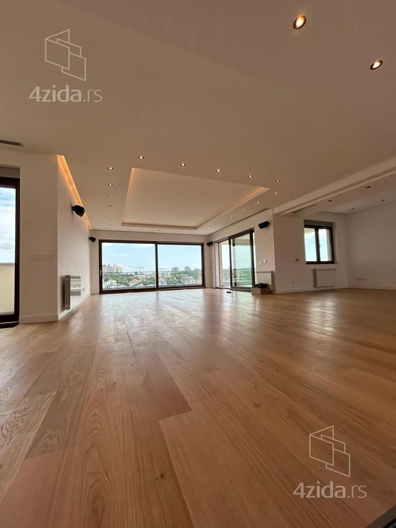 Šestoiposoban stan | 4zida