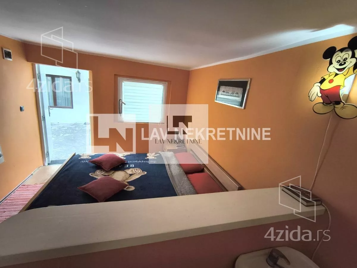 Petosoban stan | 4zida