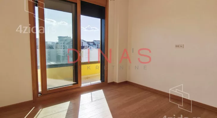 Četvoroiposoban stan | 4zida