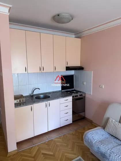 Lasla Gala | 4zida.rs