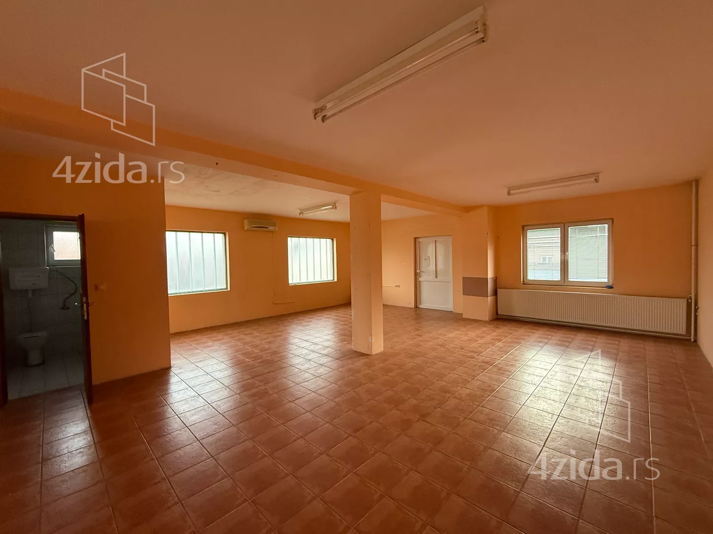 Poslovna zgrada | 4zida