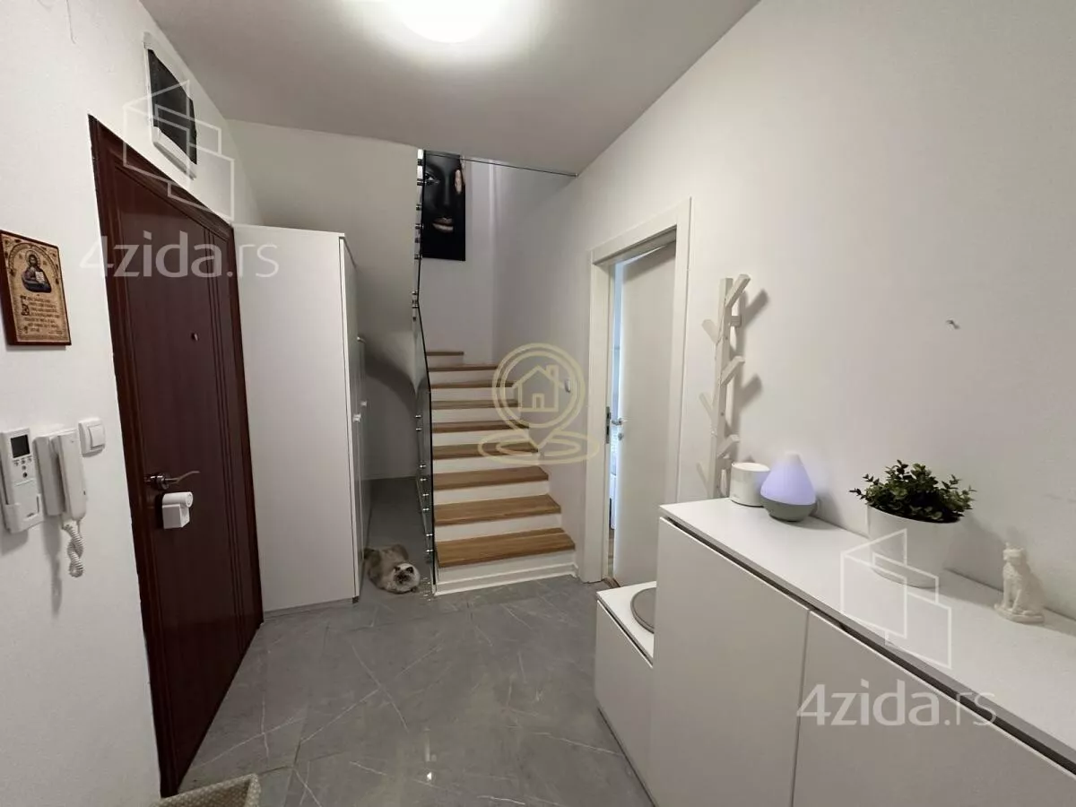 Četvoroiposoban stan | 4zida