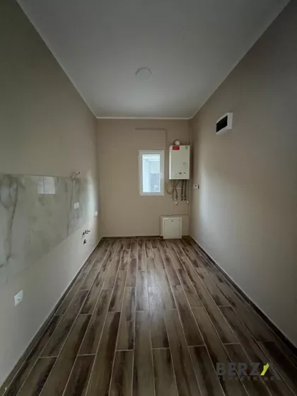 Cara Dušana | 4zida.rs