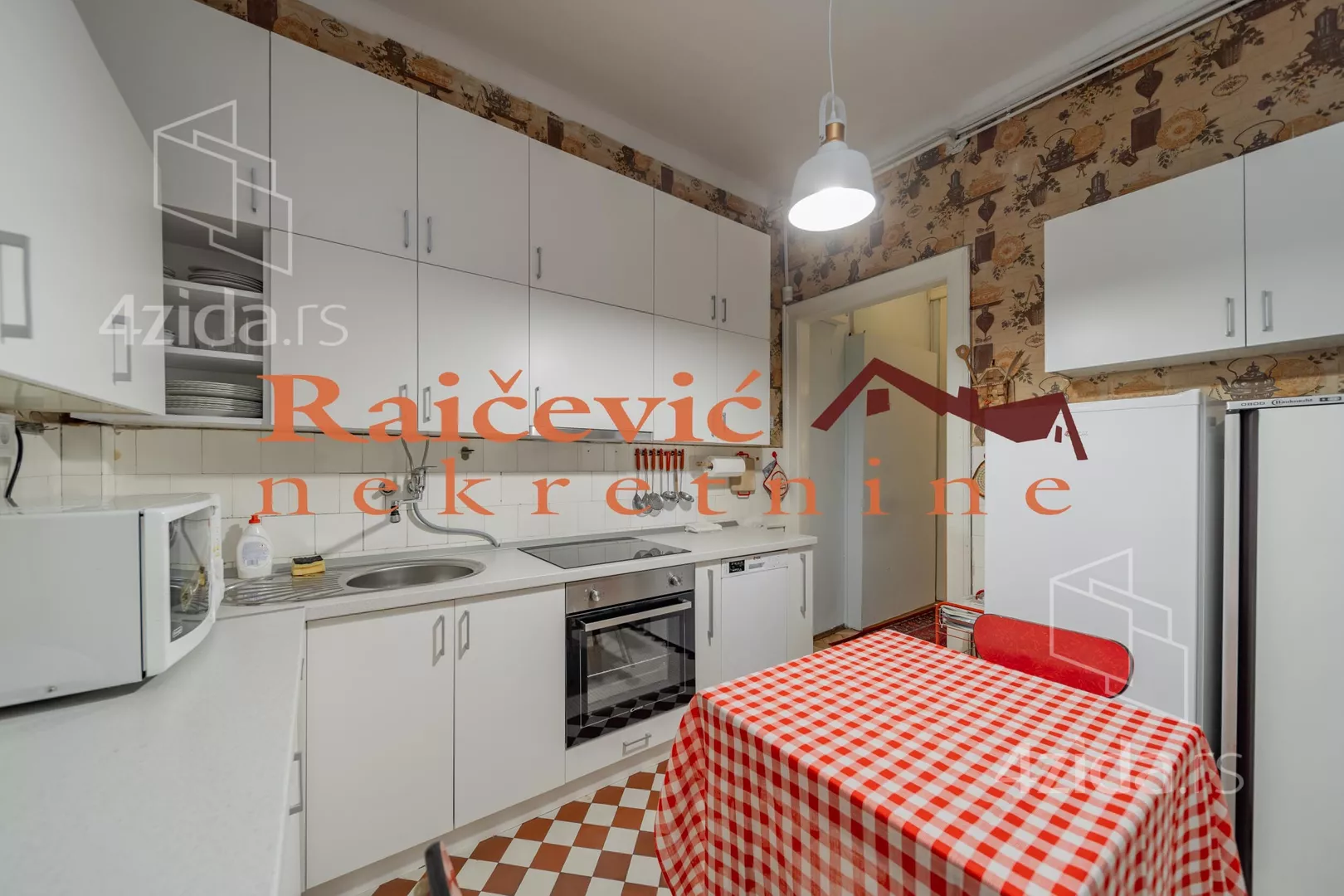 Četvoroiposoban stan | 4zida