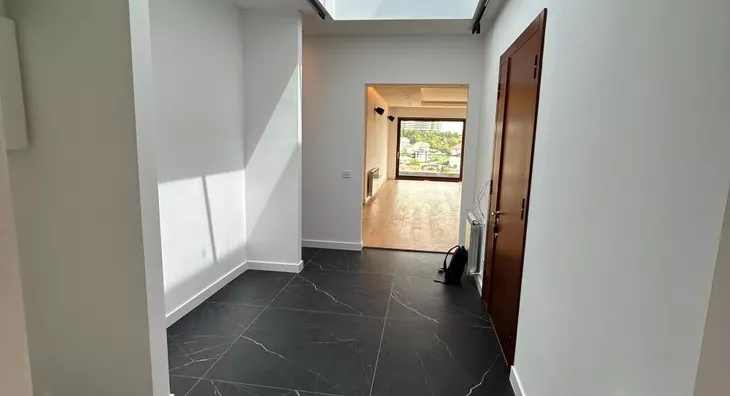 Šestoiposoban stan | 4zida