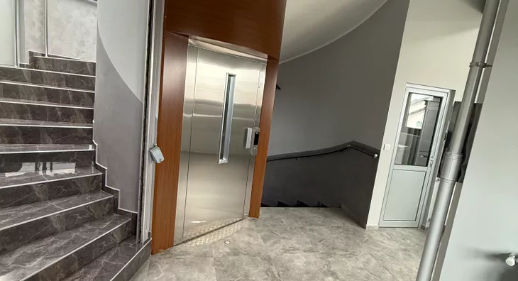 Poslovna zgrada | 4zida