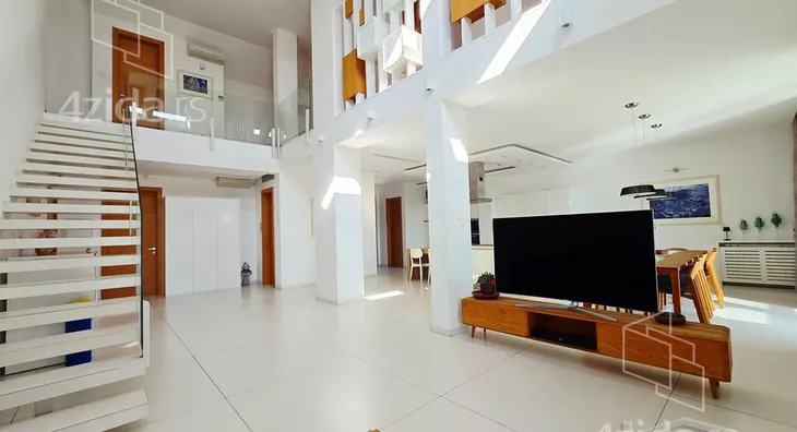 Sedmosoban stan | 4zida