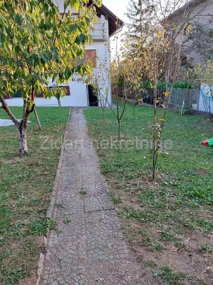Mike Ćurčića | 4zida.rs