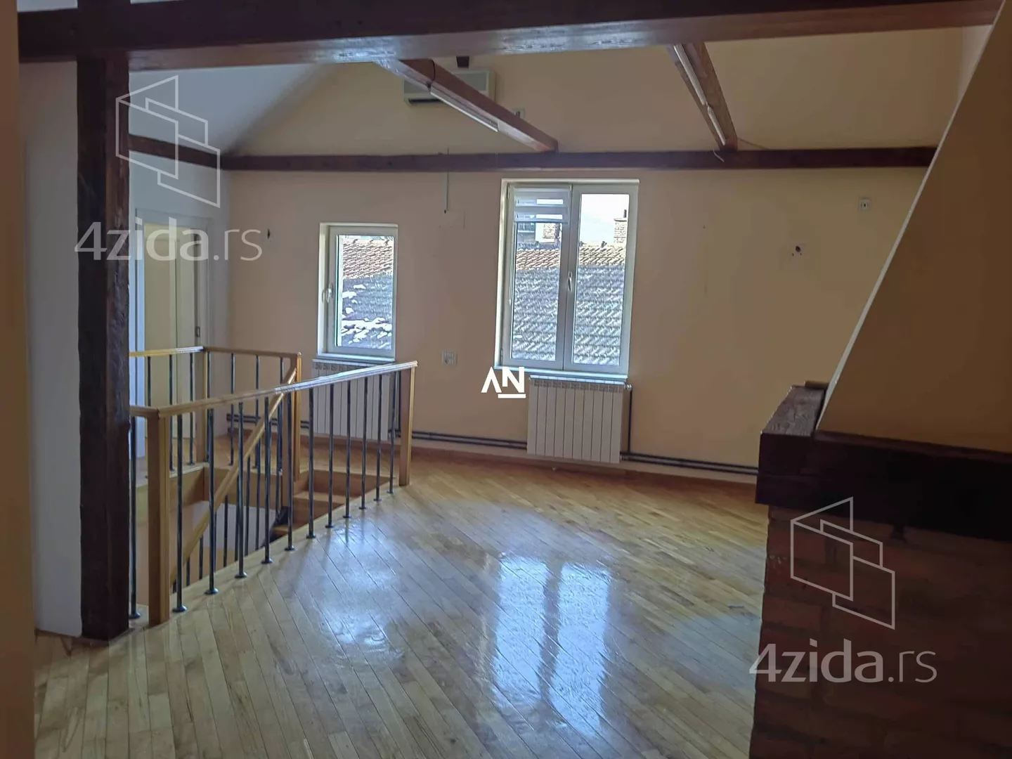 Šestoiposoban stan | 4zida