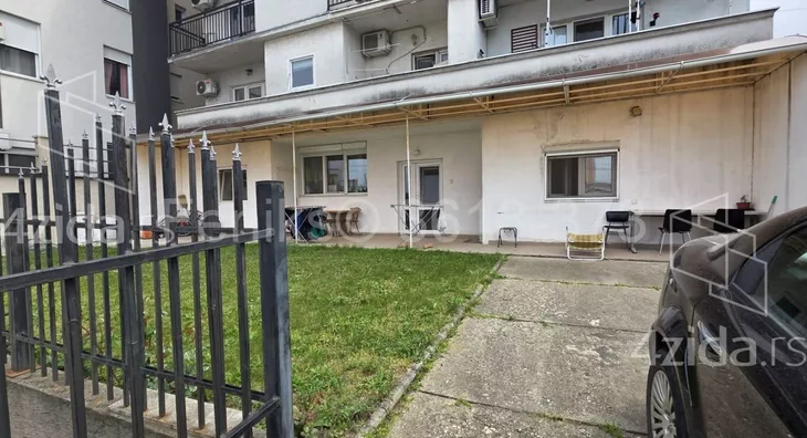 Sedmosoban stan | 4zida