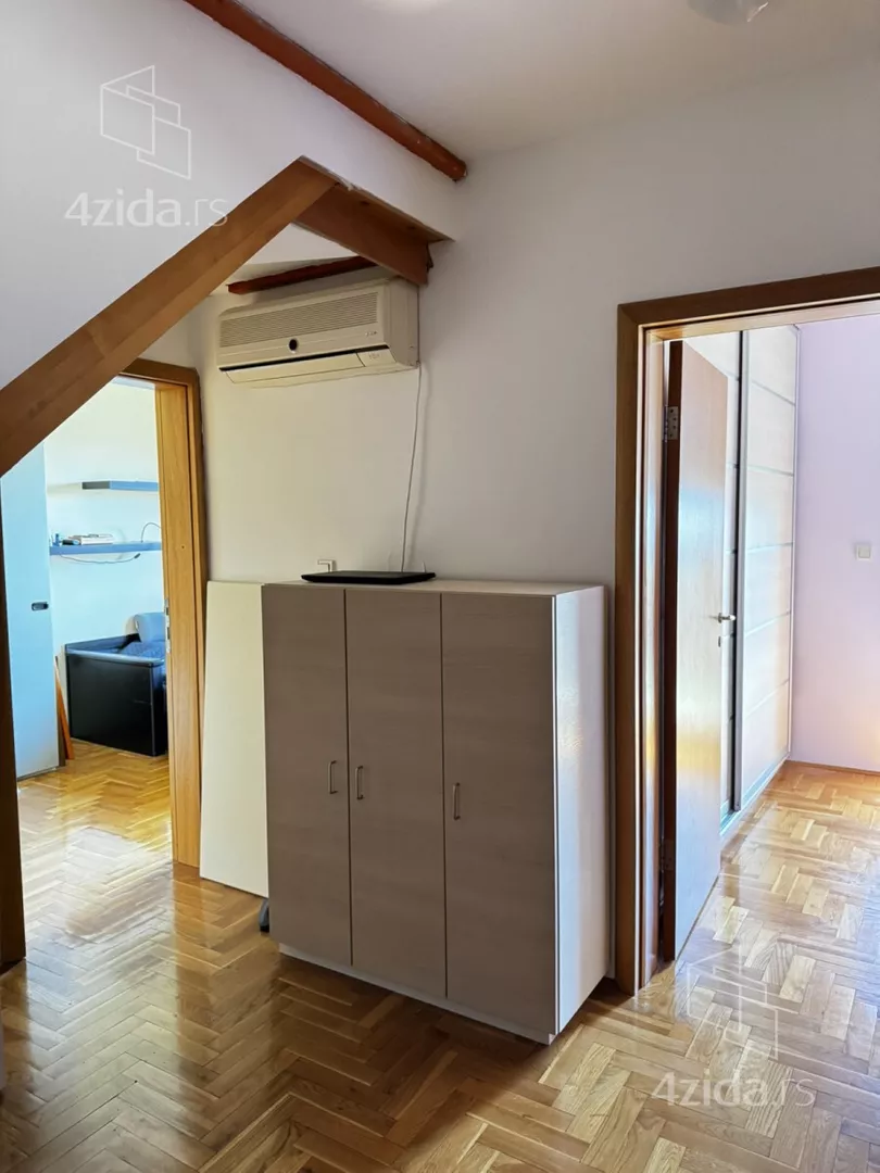 Četvoroiposoban stan | 4zida