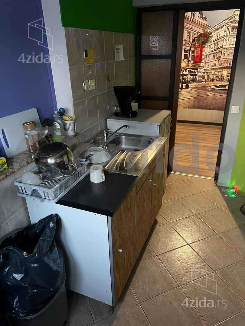 Šestoiposoban stan | 4zida