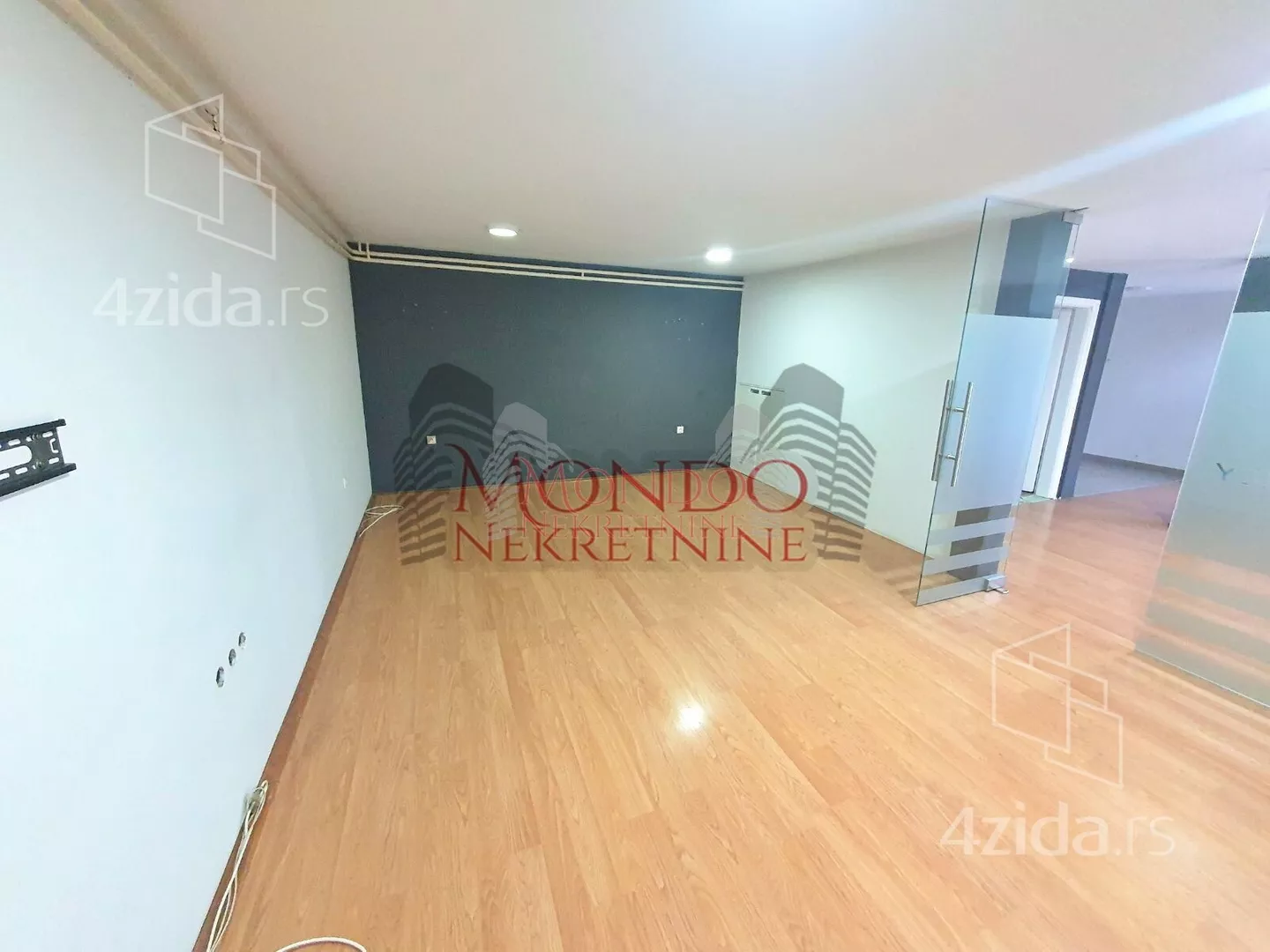 Poslovna zgrada | 4zida