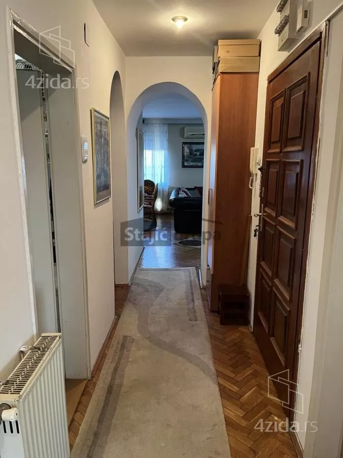 Troiposoban stan | 4zida