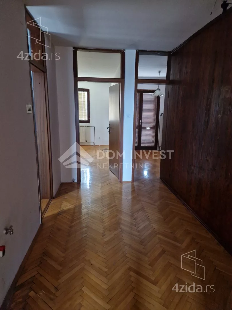 Četvoroiposoban stan | 4zida