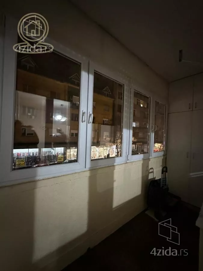 Lokal | 4zida