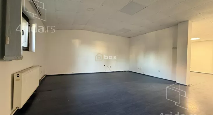 Poslovna zgrada | 4zida