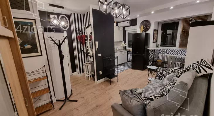 Četvoroiposoban stan | 4zida