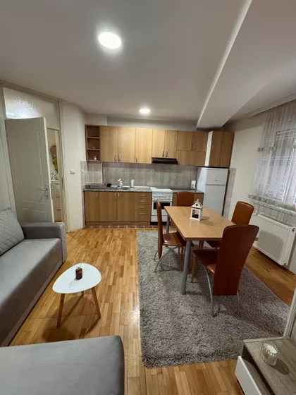 Žanova 5 | 4zida.rs