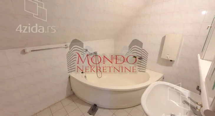 Poslovna zgrada | 4zida