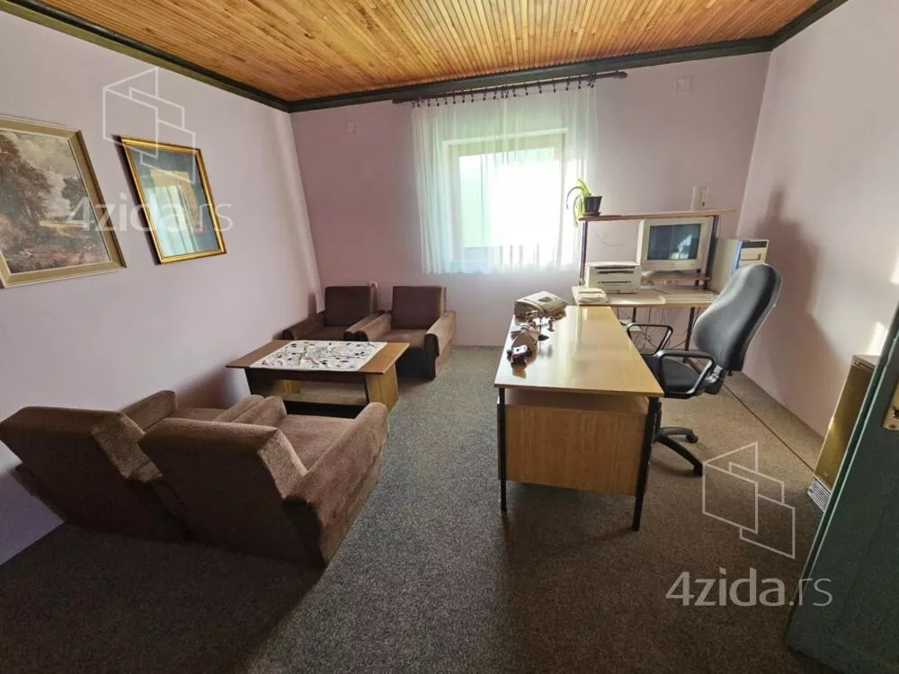 Poslovna zgrada | 4zida