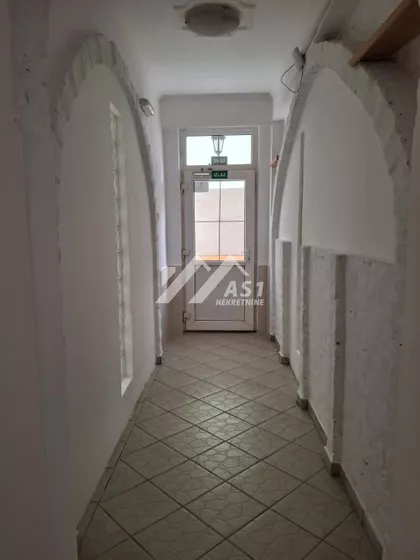 Lasla Gala | 4zida.rs