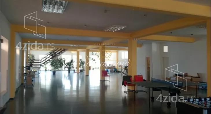 Poslovna zgrada | 4zida